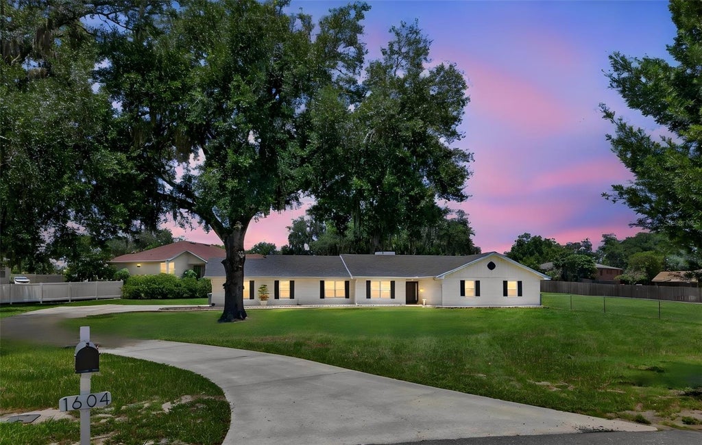 Photo of 1604 Rachel Lane, Lakeland, FL 33805 (MLS # L4963861)