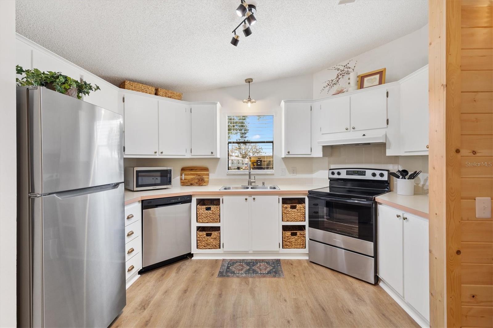 LADY LAKE ORANGE BLOSSOM GARDENS UNIT 11 - Residential