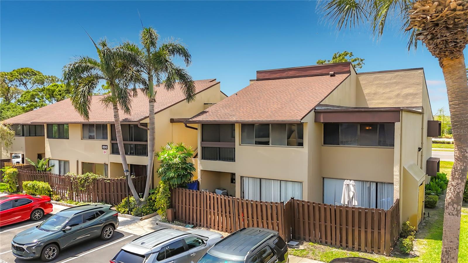 890 N VILLAGE DRIVE N 204