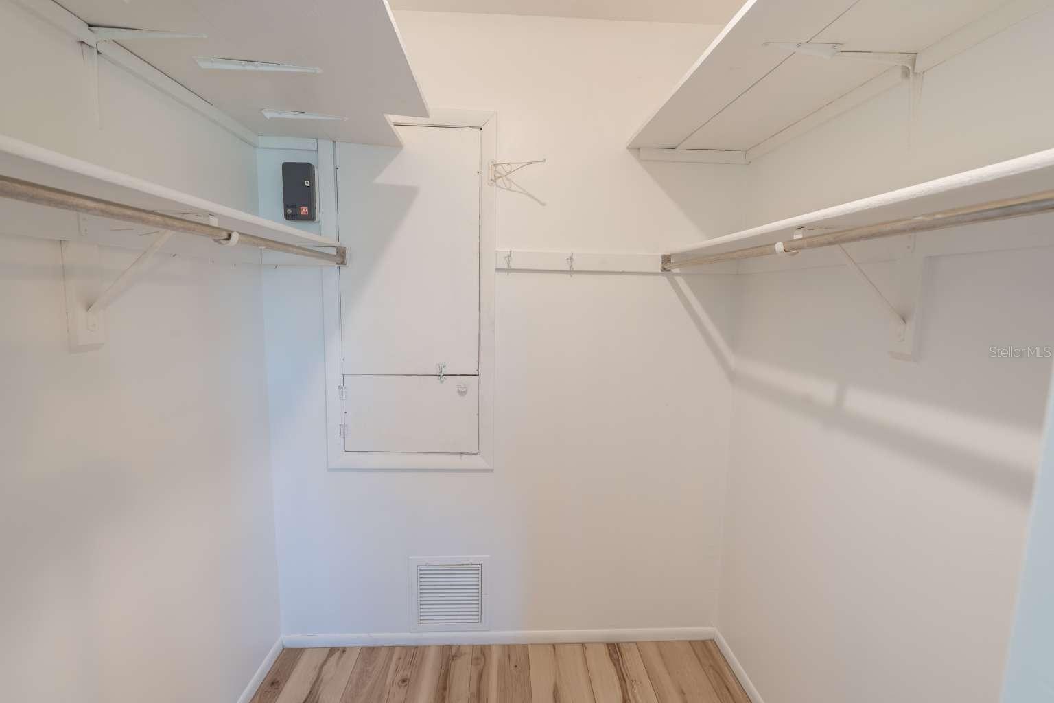 CIRCLE WOODS OF VENICE 1 - Residential