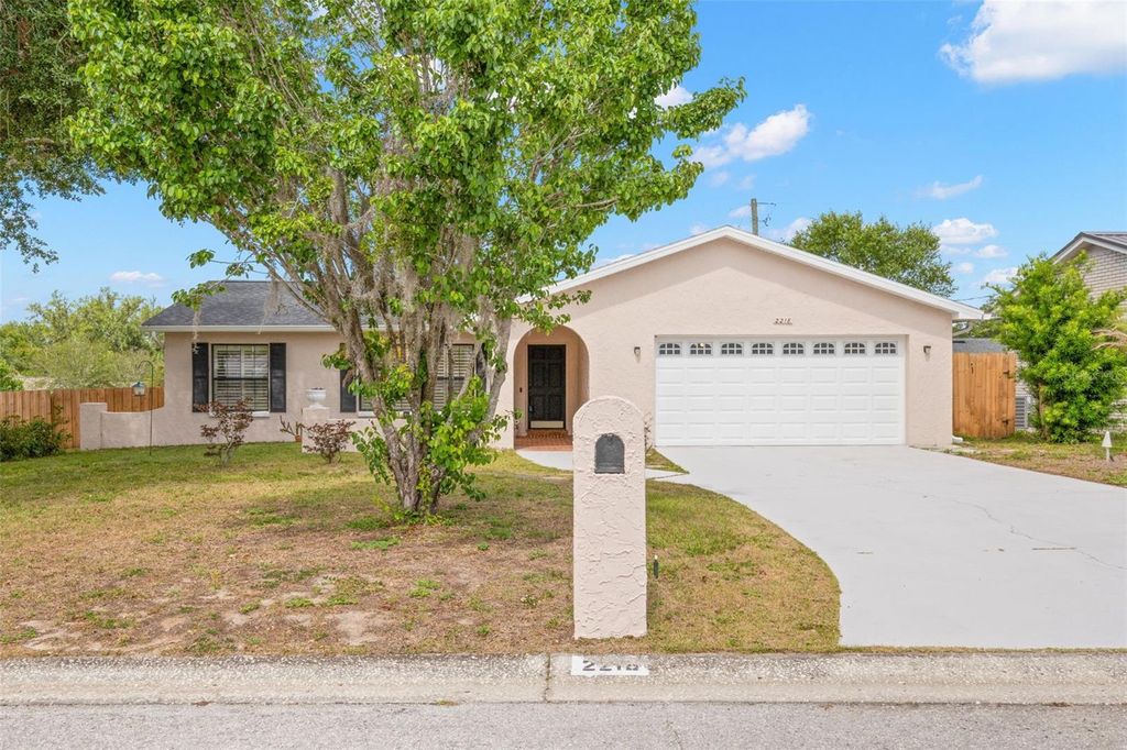 Photo of 2218 Tanglewood Way, Brandon, FL 33511 (MLS # TB8505052)