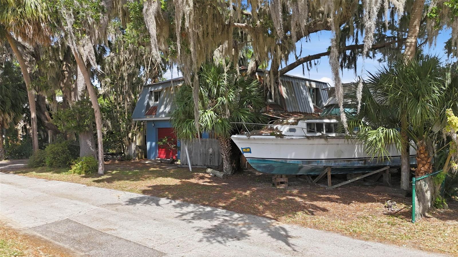 EUSTIS BADGER - Commercial Sale