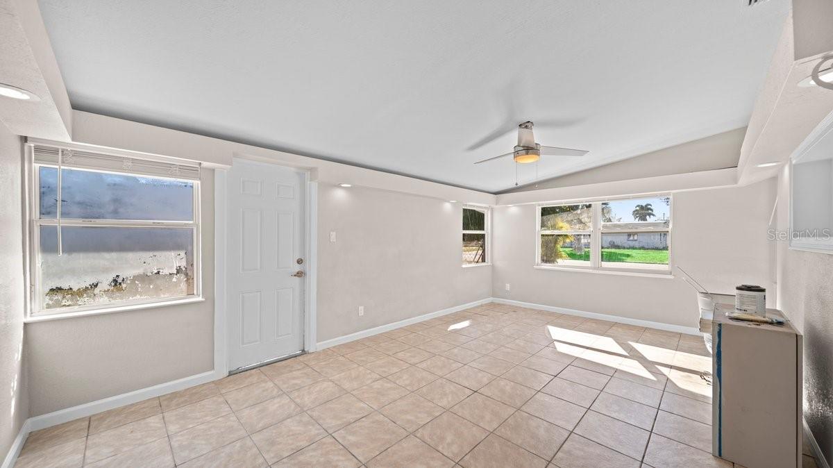 170 POINSETTIA CIRCLE NE