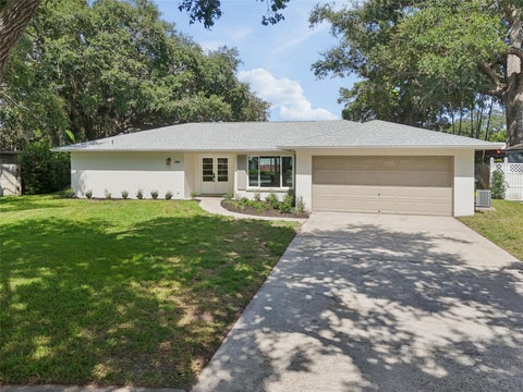 Photo of 12805 Kimberly Oaks Circle, Largo, FL 33774 (MLS # TB8531340)