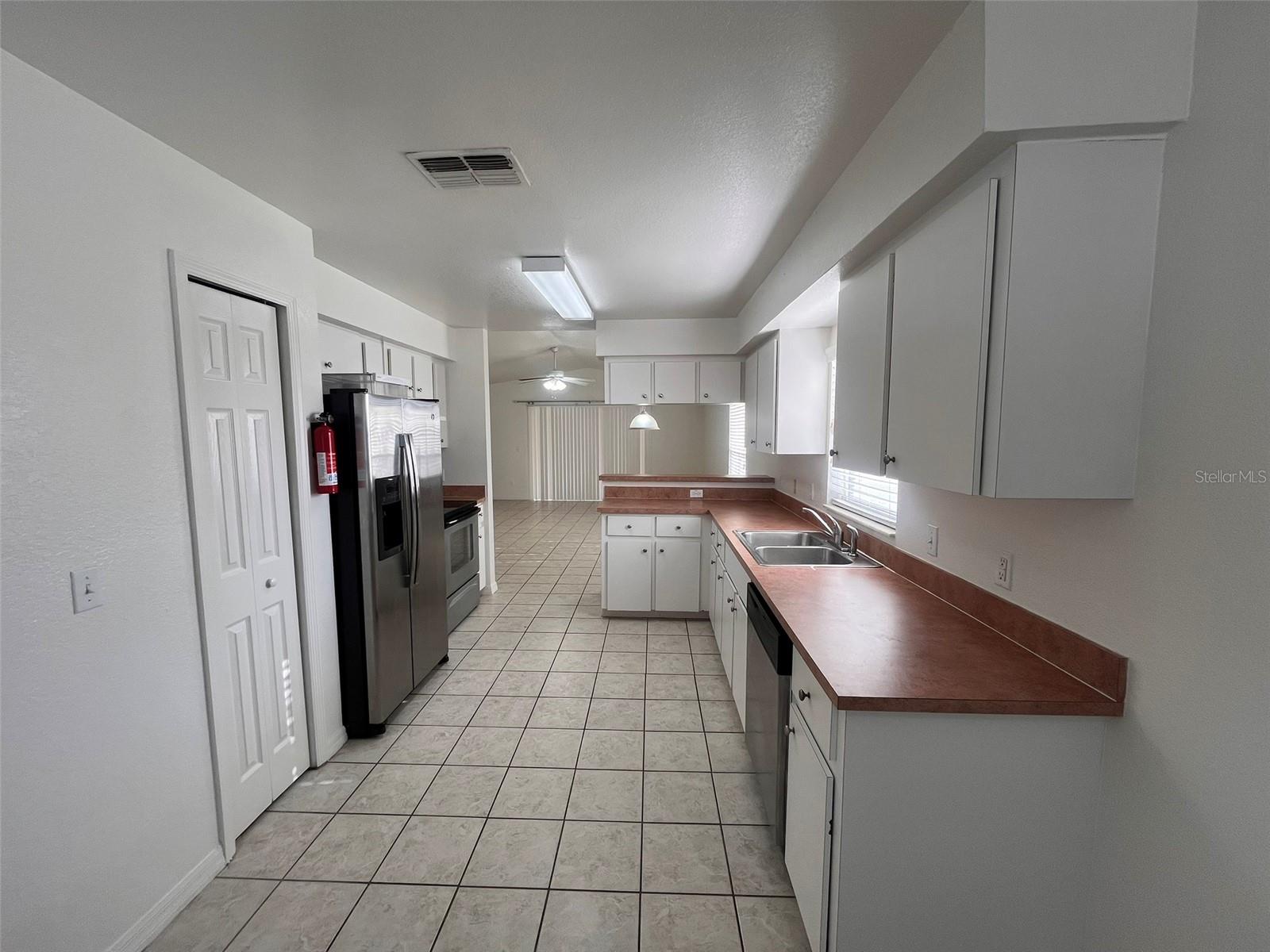 ELOISE WOODS LAKE ROY UNIT - Residential Lease