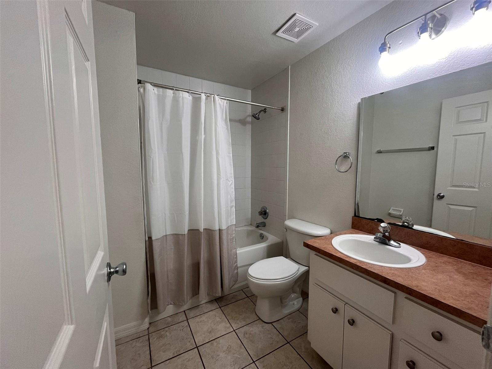 ELOISE WOODS LAKE ROY UNIT - Residential Lease