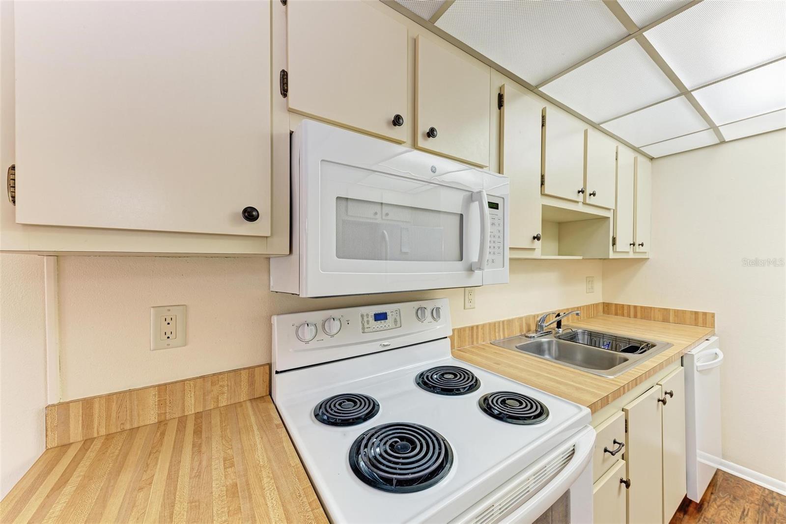 DESOTO SQUARE VILLAS - Residential Lease