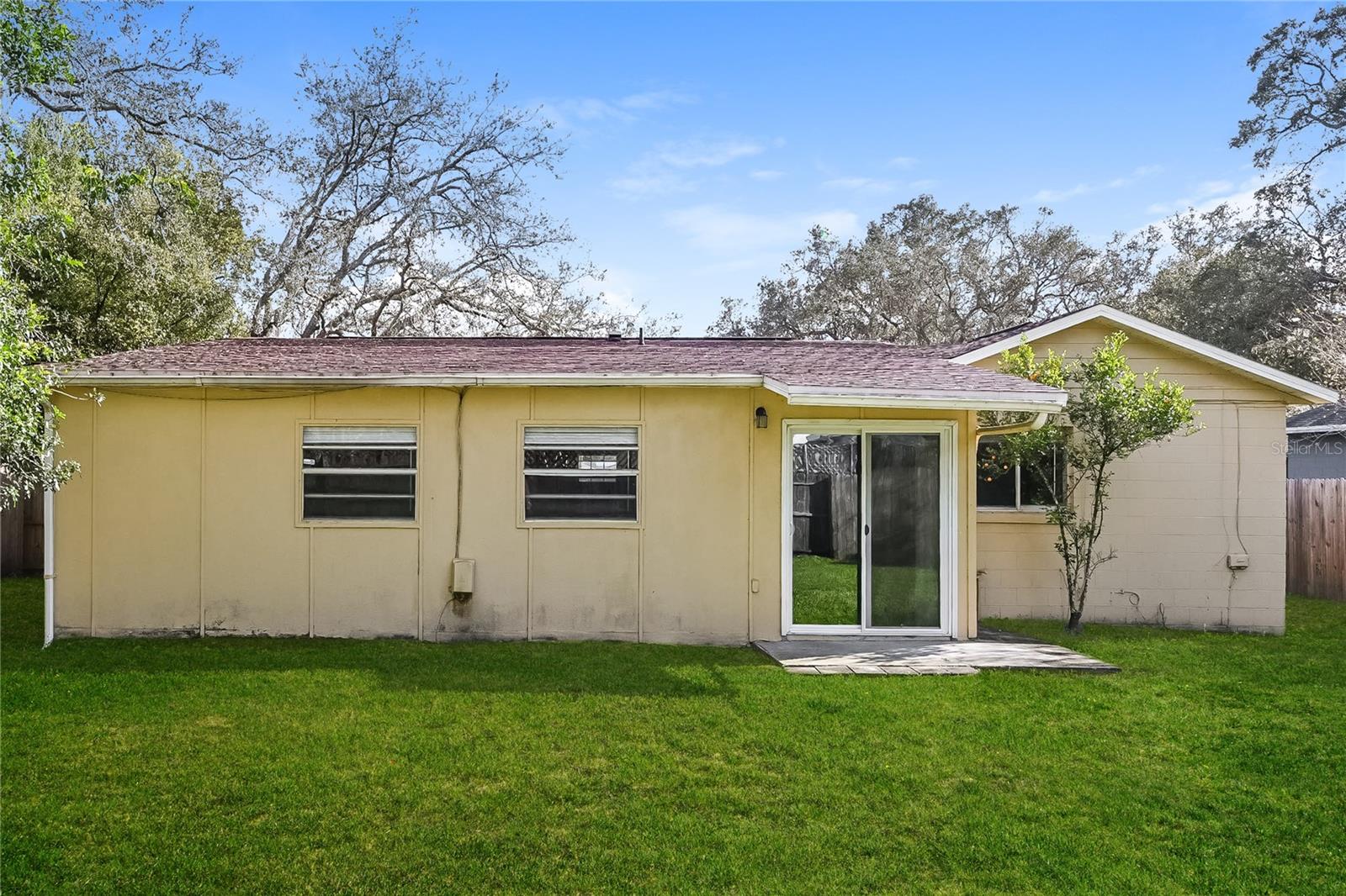 ARBOR RIDGE WEST - Residential Lease