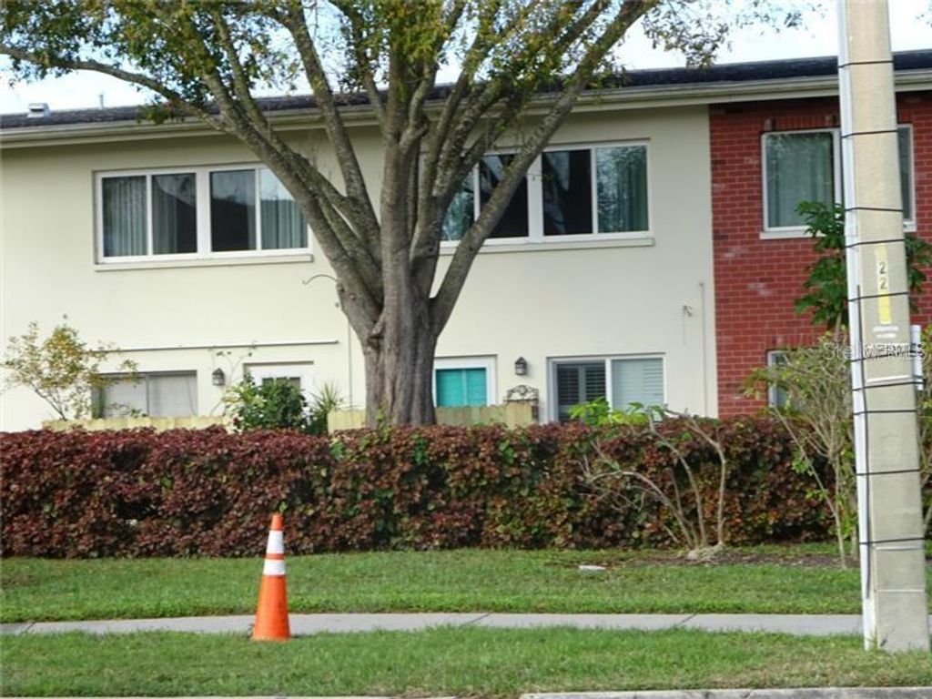 Photo of 4570 Overlook Dr NE #283, St Petersburg, FL 33703 (MLS # TB8509016)