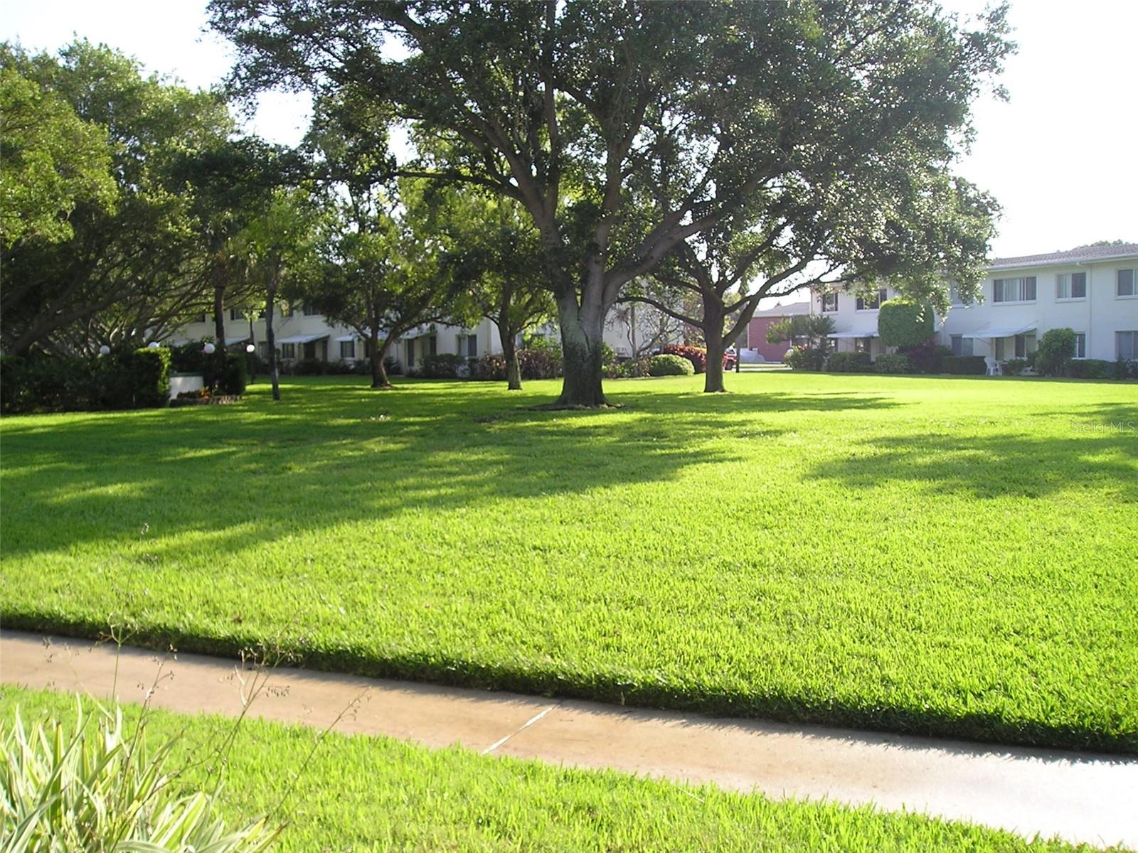 LAKE OVERLOOK APTS - Residential