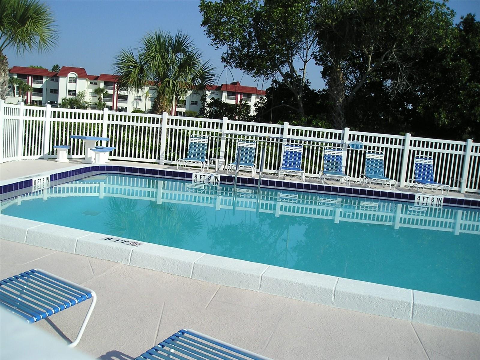 LAKE OVERLOOK APTS - Residential
