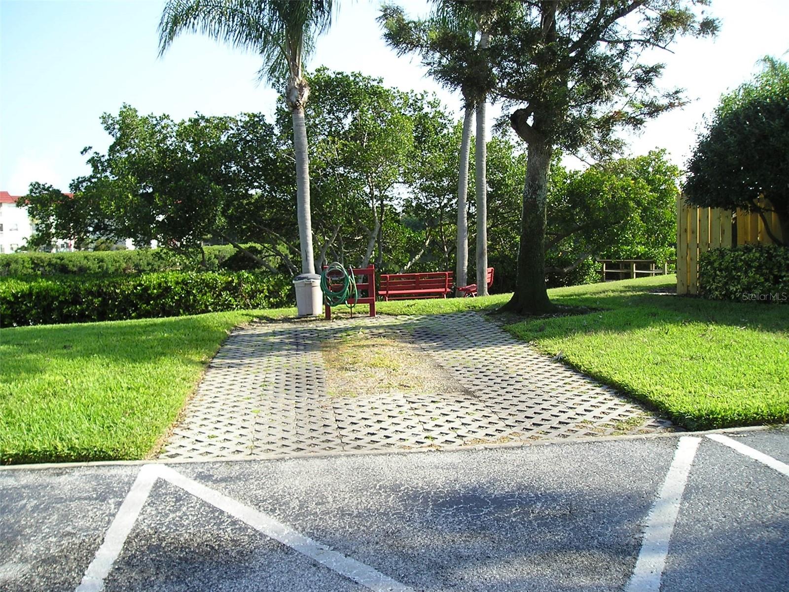 LAKE OVERLOOK APTS - Residential