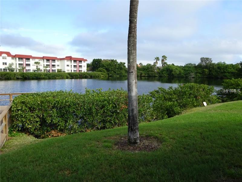 LAKE OVERLOOK APTS - Residential