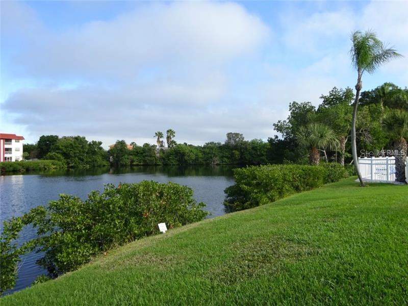 LAKE OVERLOOK APTS - Residential