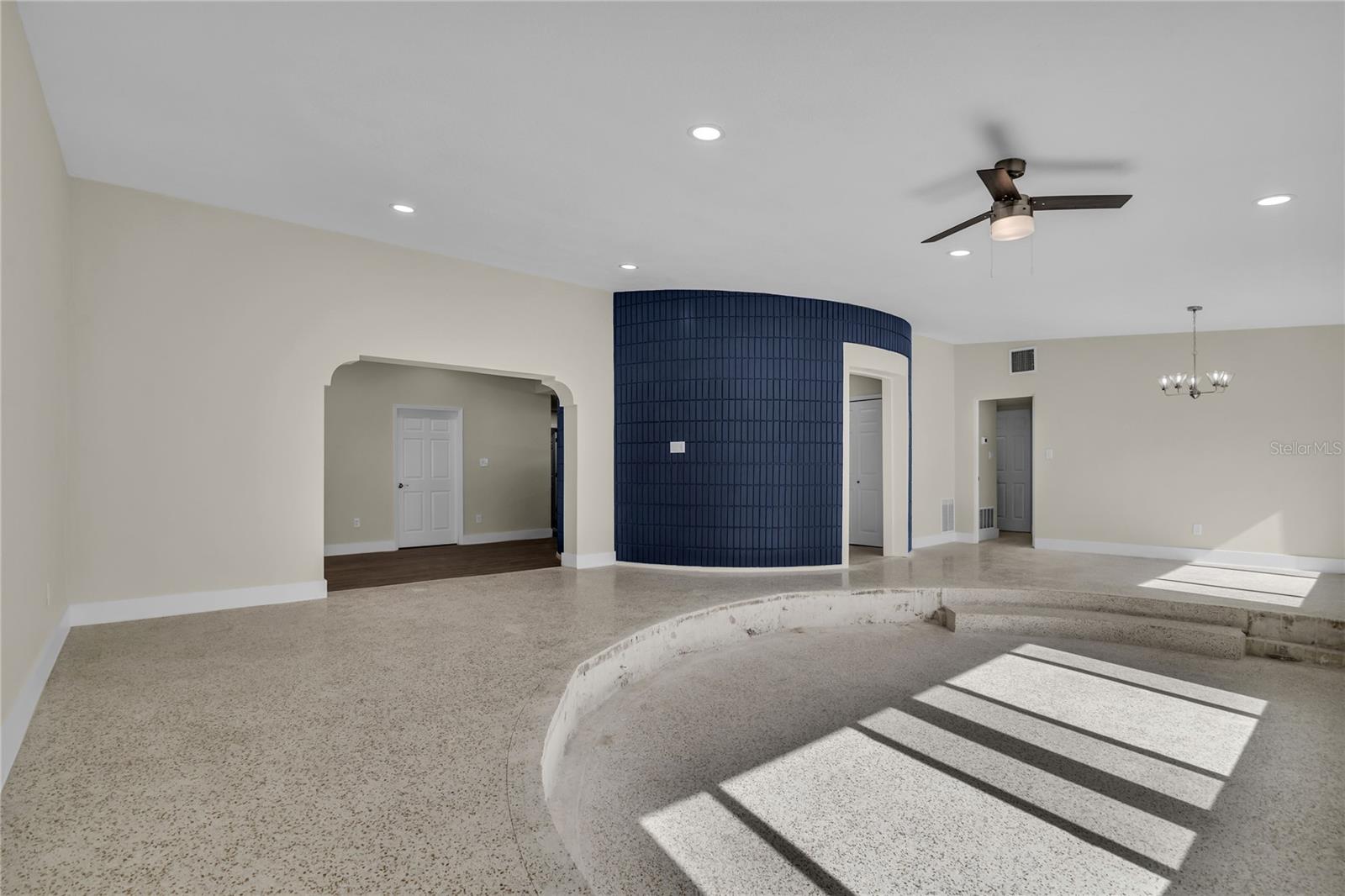 DOVER SHORES 6TH ADD - Residential