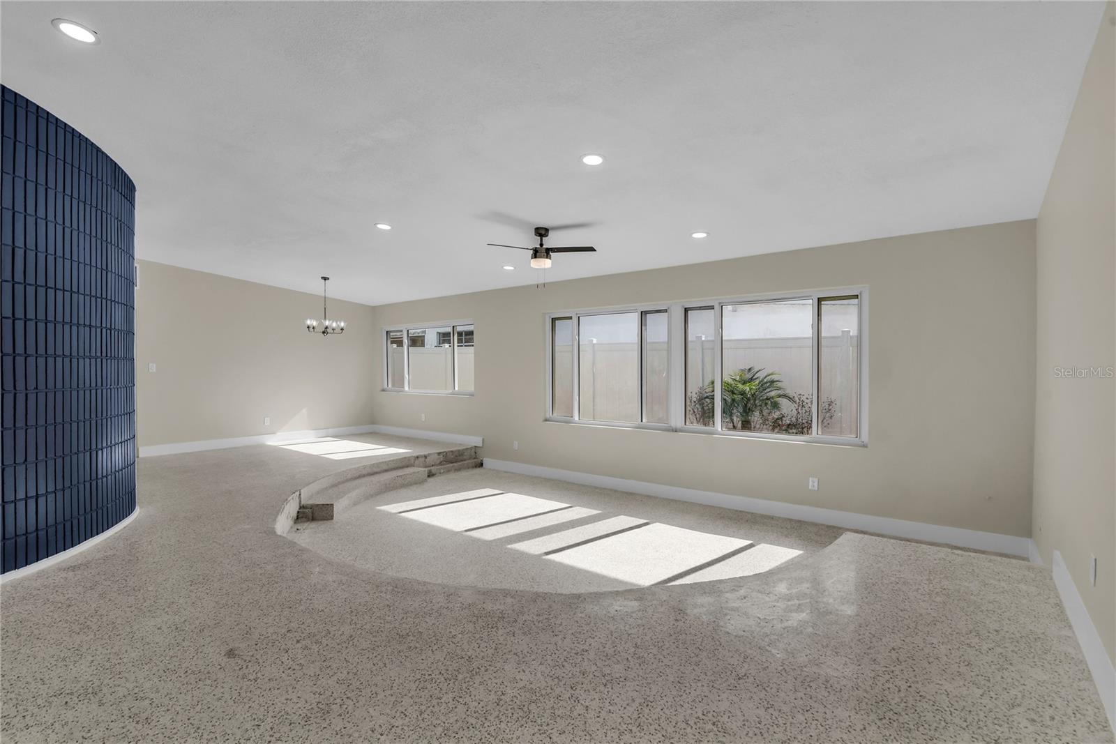 DOVER SHORES 6TH ADD - Residential