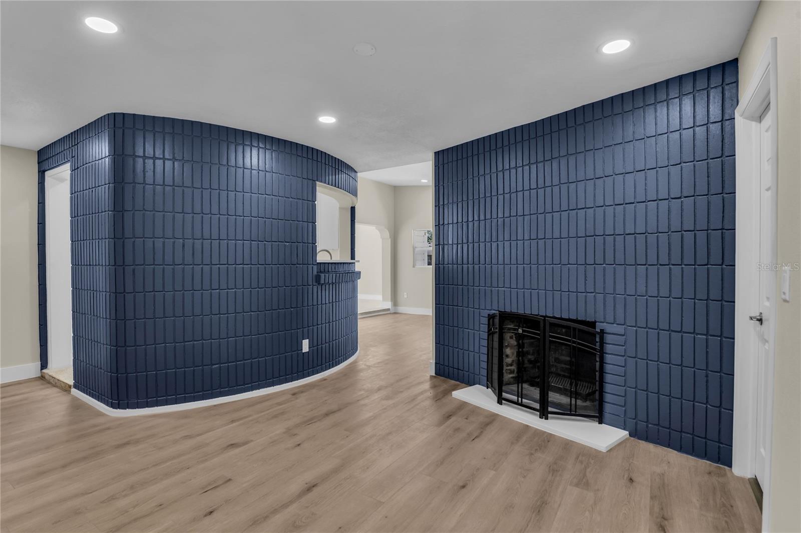 DOVER SHORES 6TH ADD - Residential