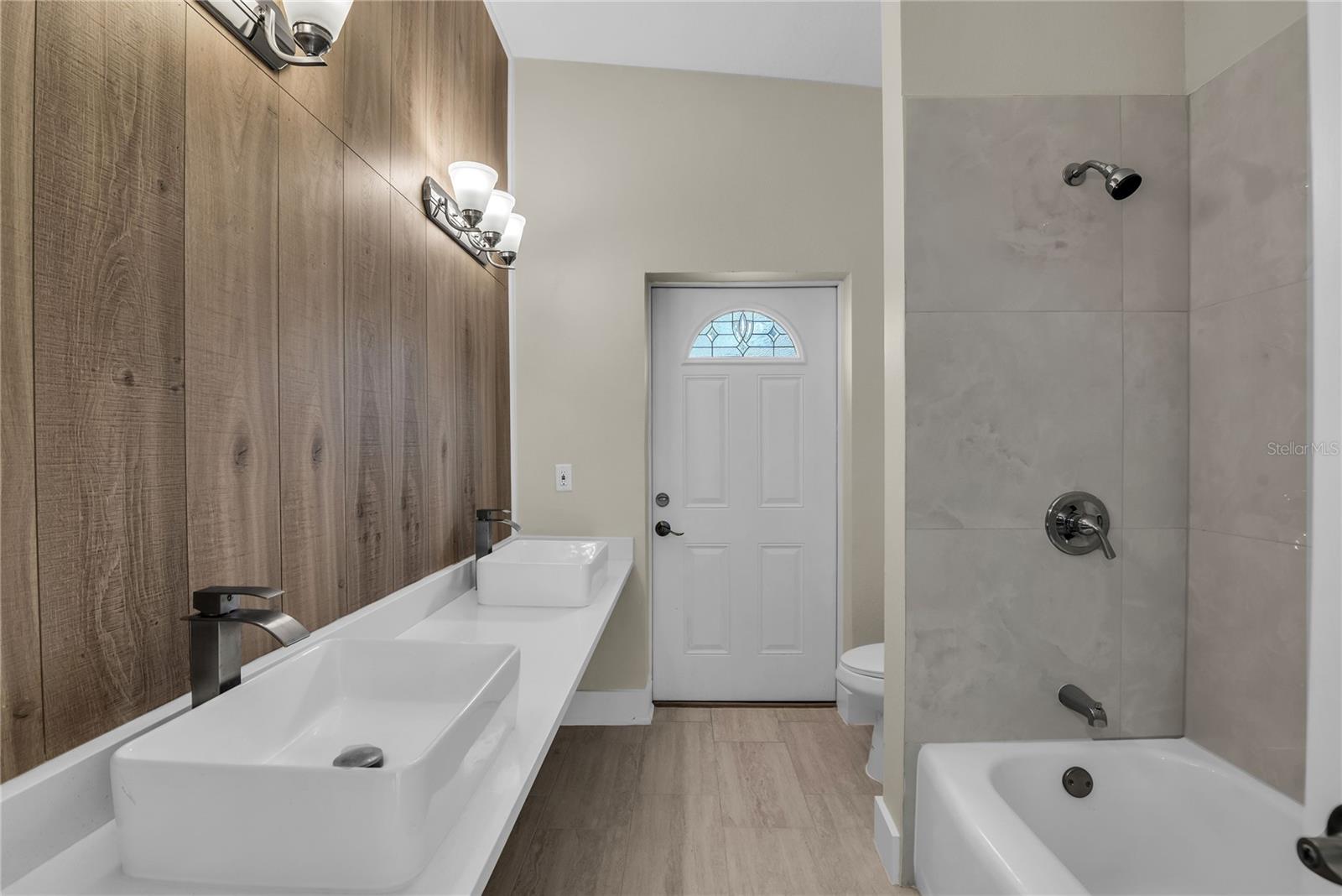 DOVER SHORES 6TH ADD - Residential