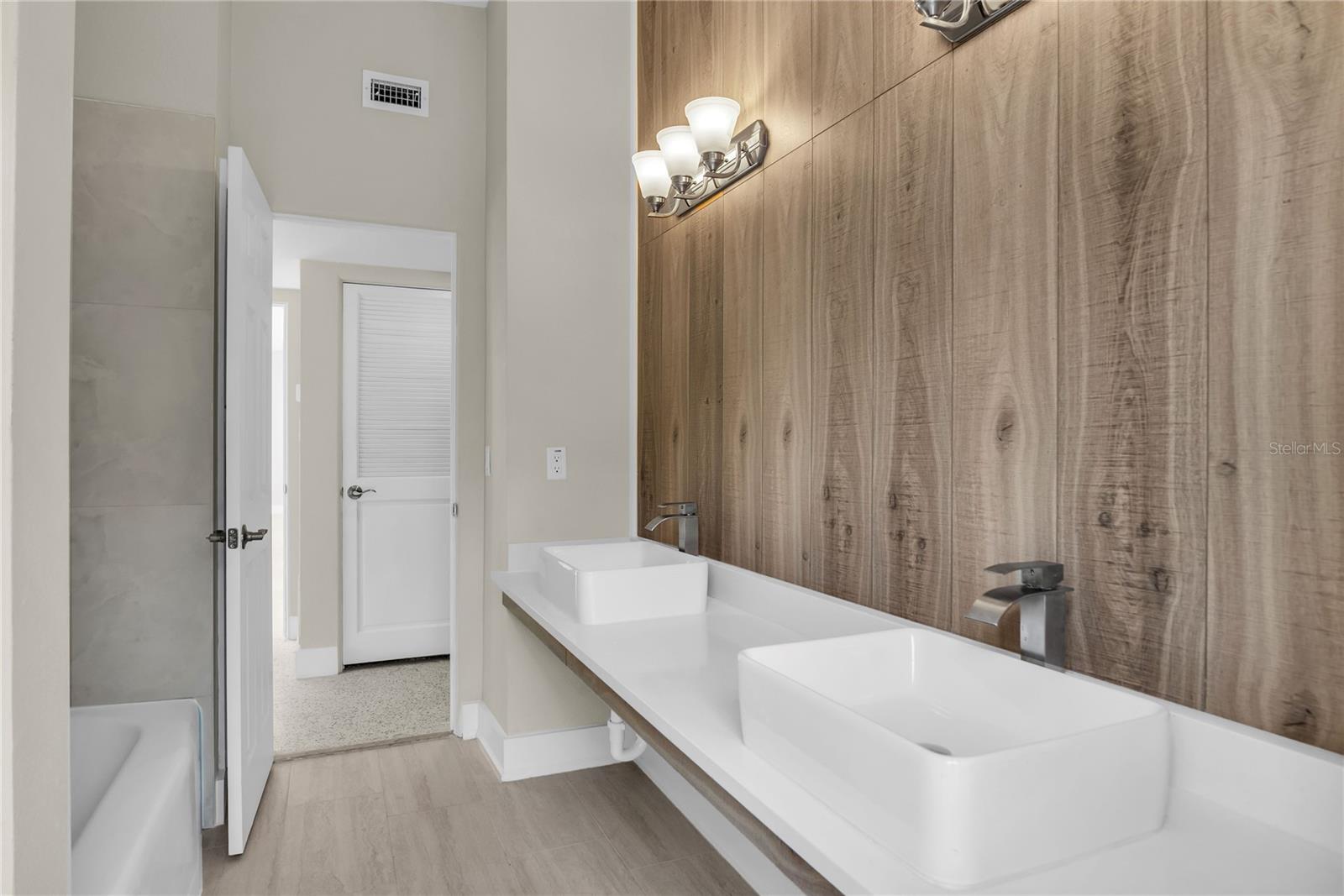 DOVER SHORES 6TH ADD - Residential