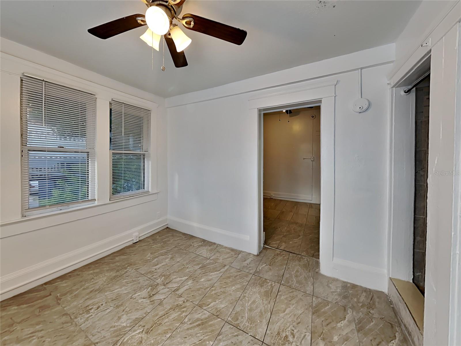 ROGERS SEABREEZE - Residential Lease