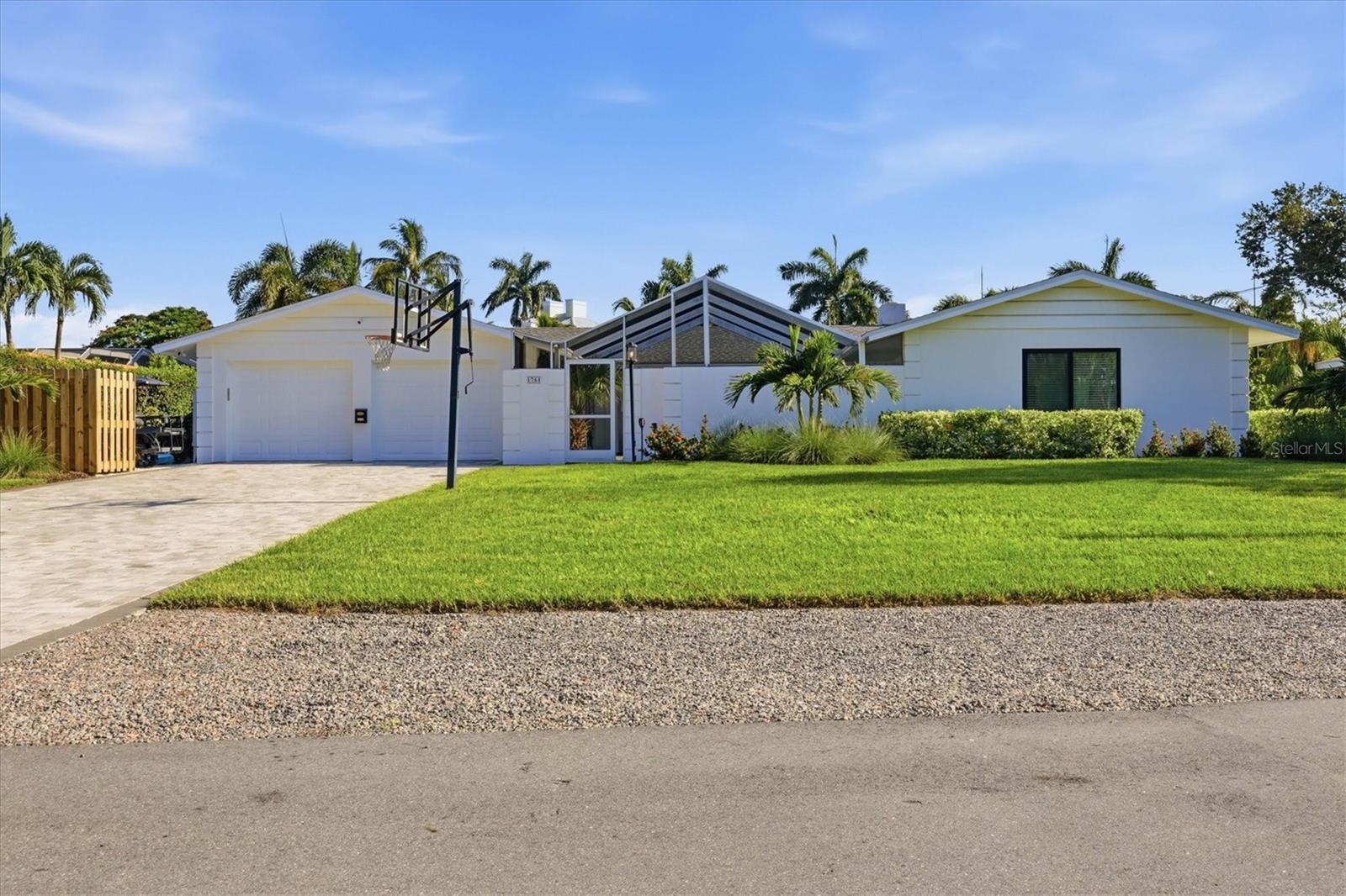 1761 SANDALWOOD DRIVE