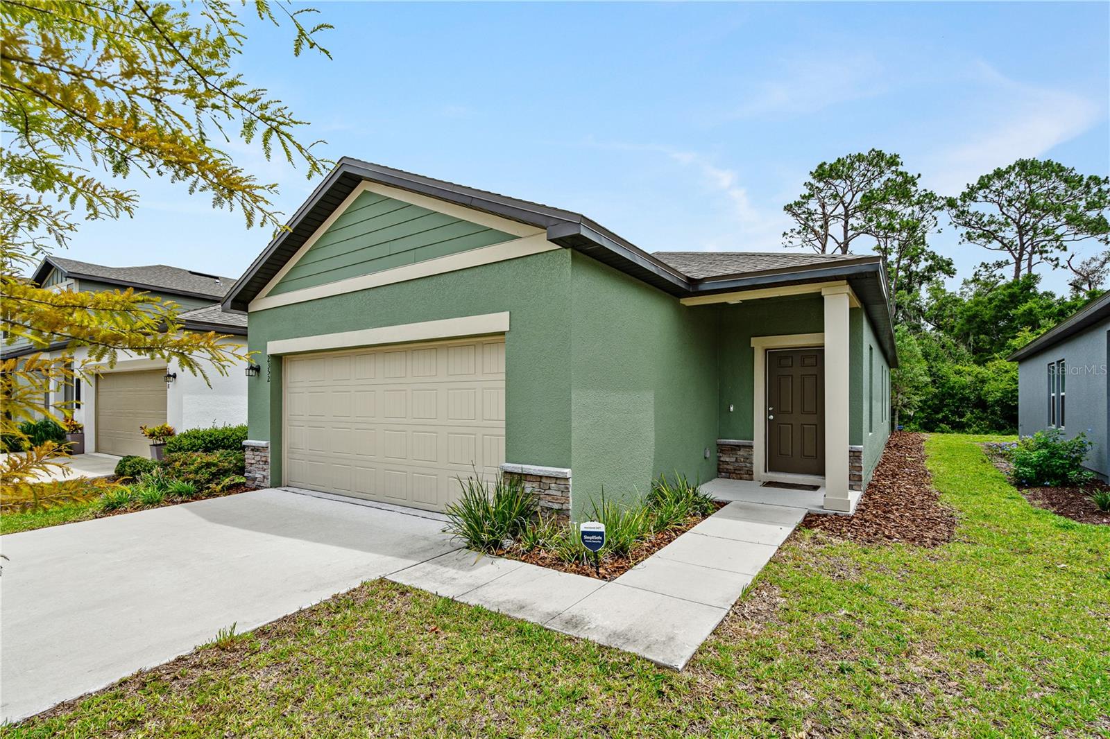 2352 LITCHFIELD LOOP