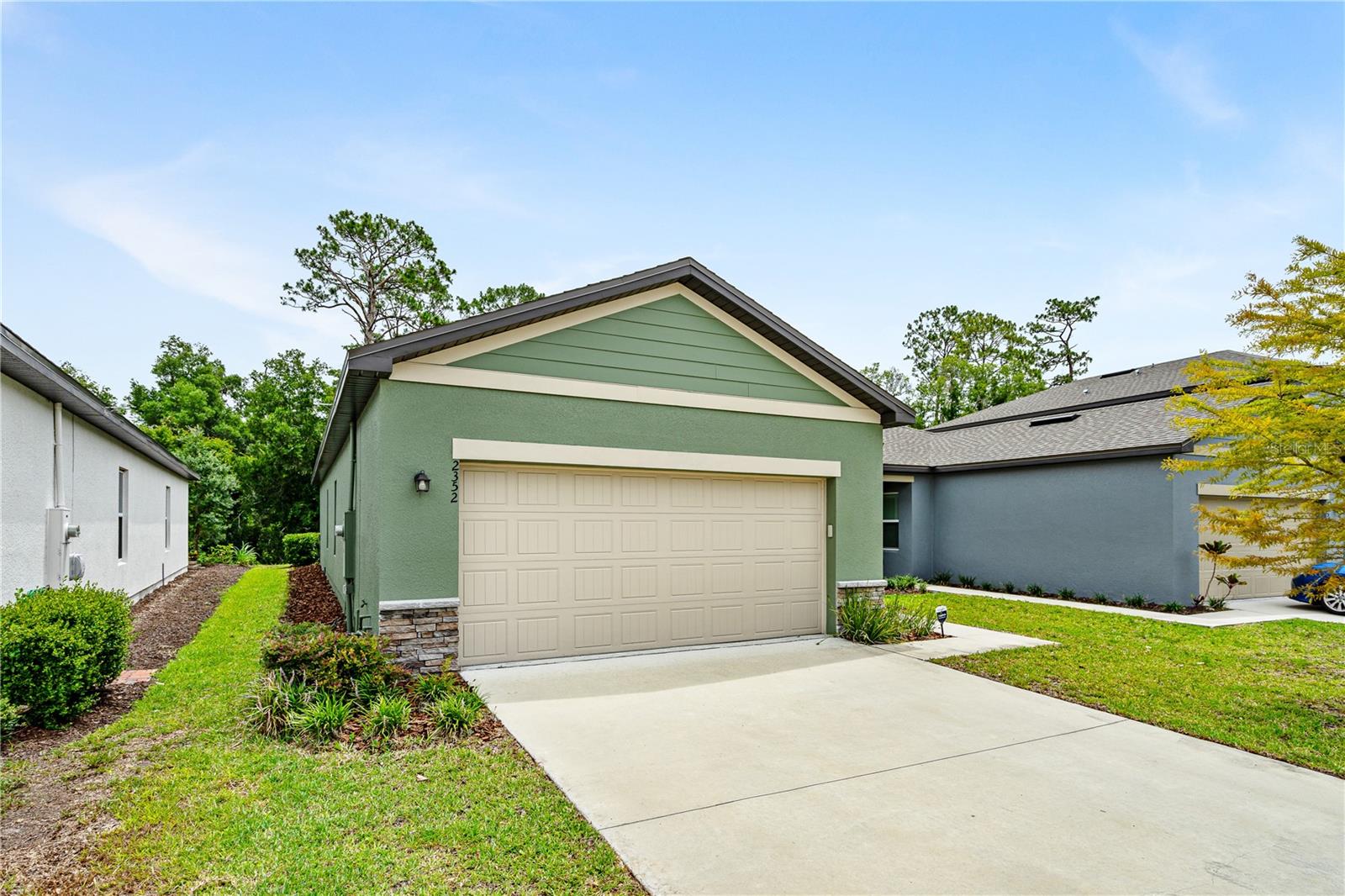 2352 LITCHFIELD LOOP