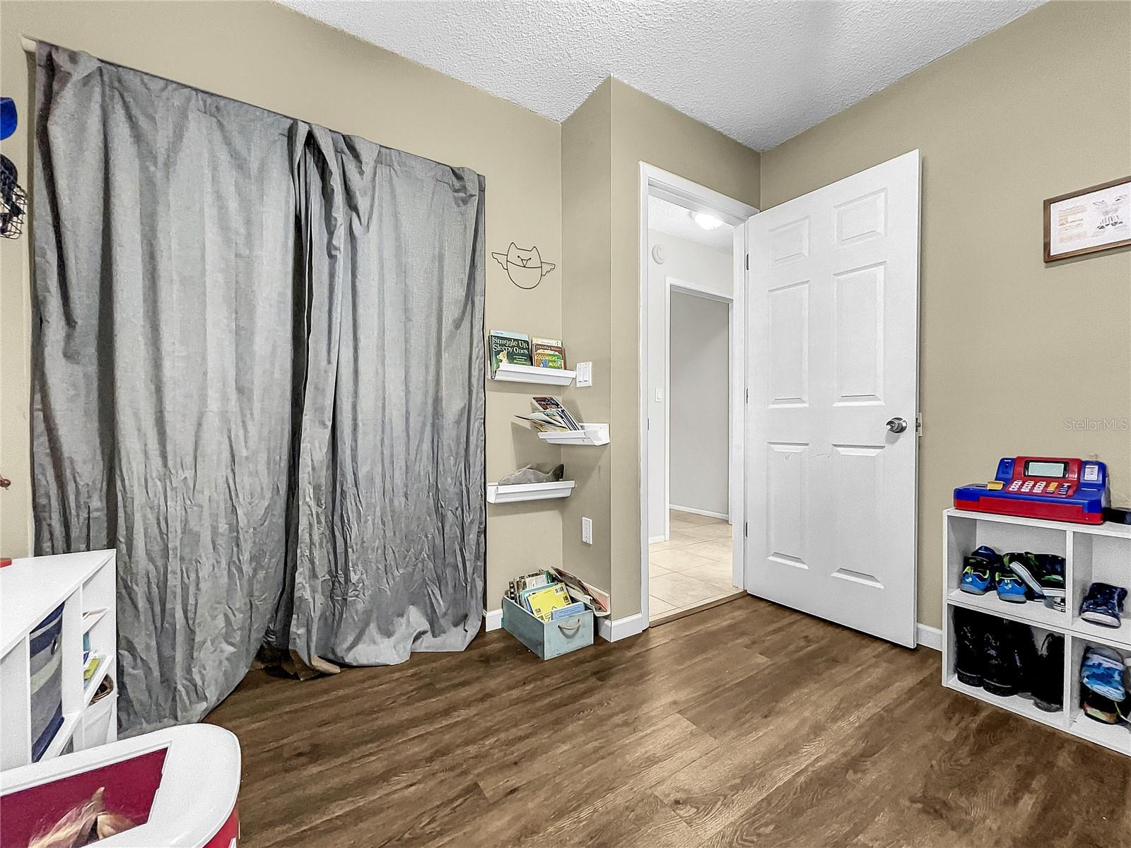 LAKE SARASOTA - Residential