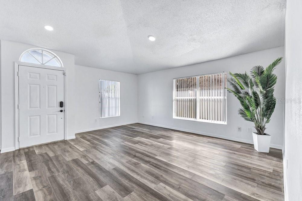 7422 HOLLOW RIDGE CIRCLE