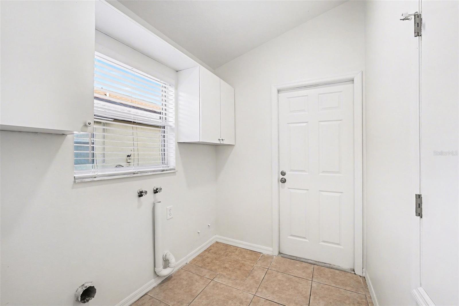 FAIRWAYS LAKE ESTATES - Residential