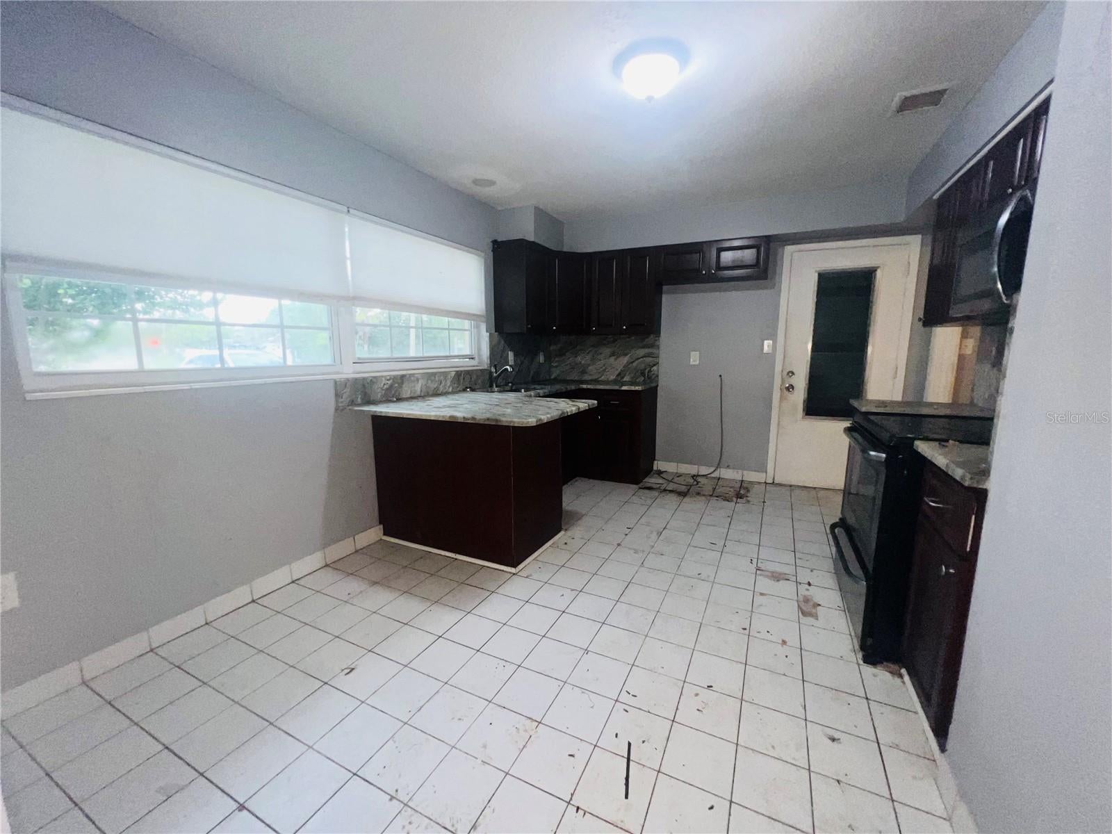 7427 JASMINE BOULEVARD