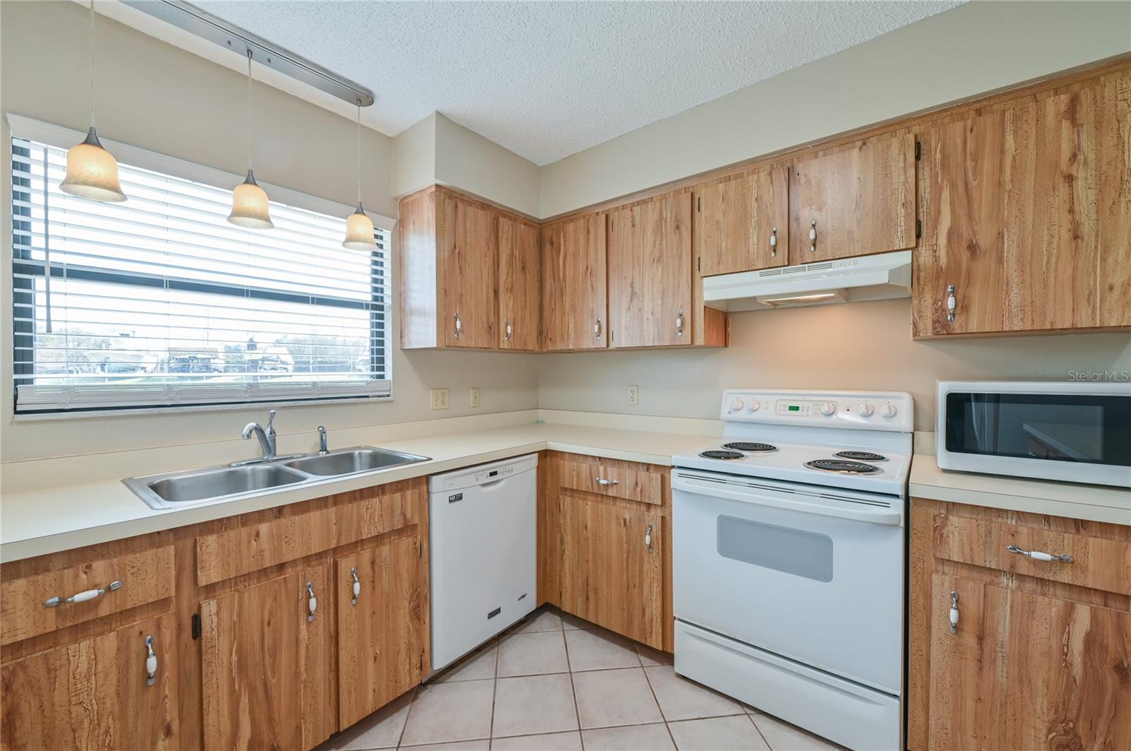 LOCK HARBOUR GROUP 01 - Residential Lease