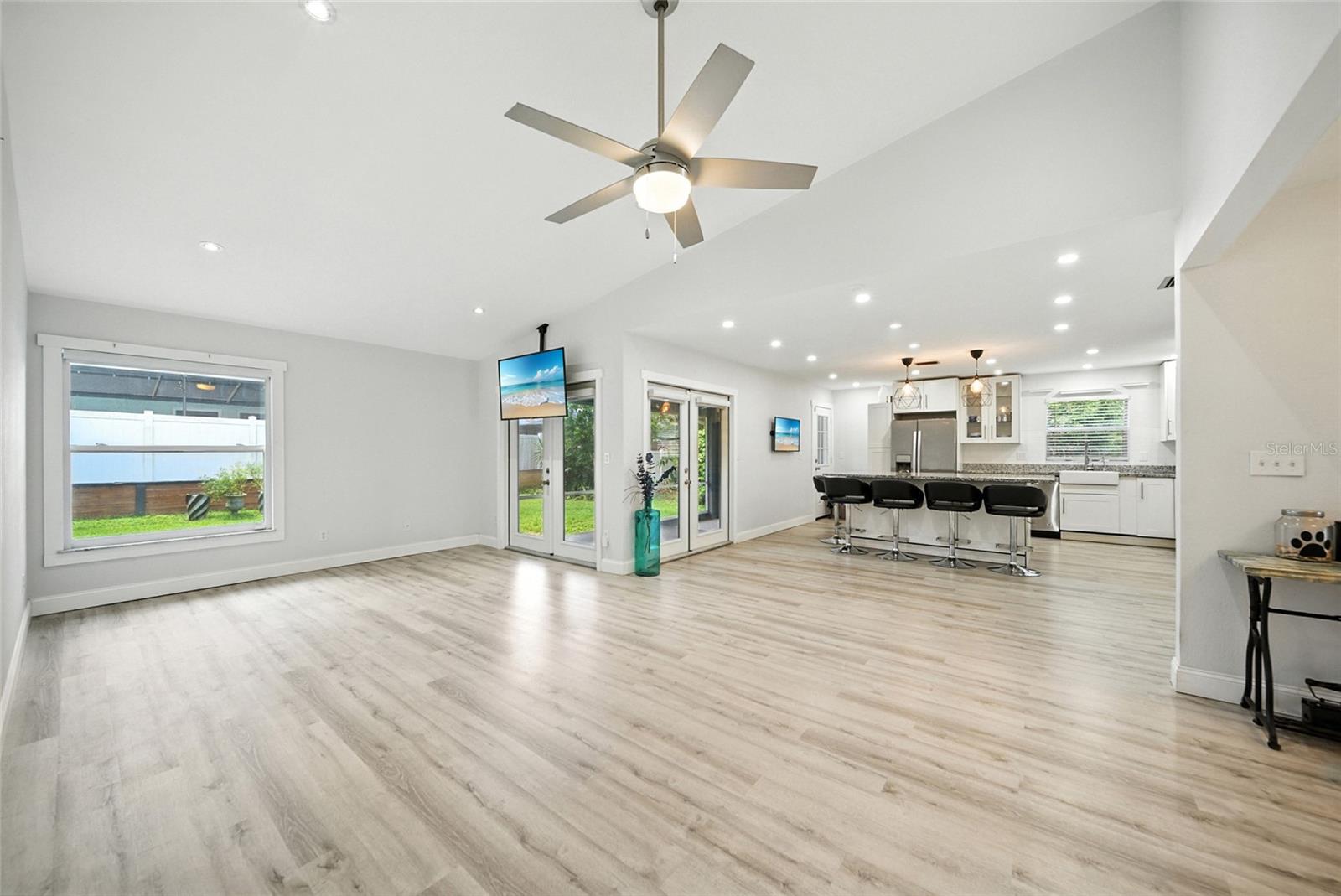 29 HARBOR OAKS CIRCLE