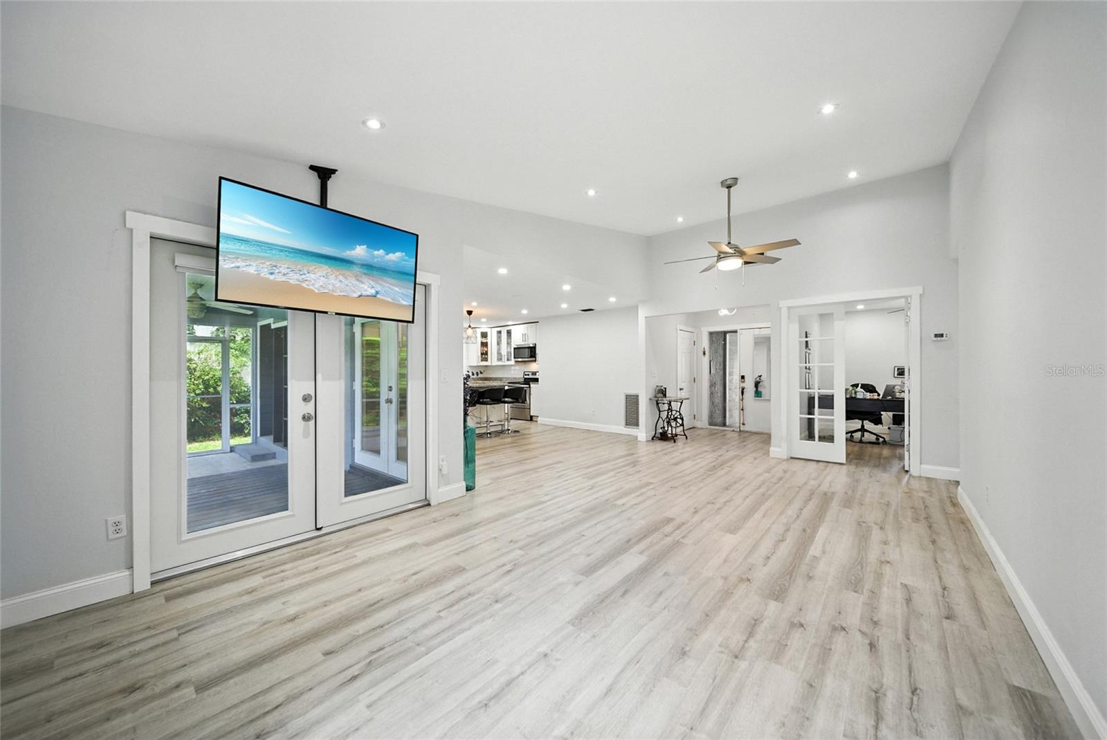 29 HARBOR OAKS CIRCLE