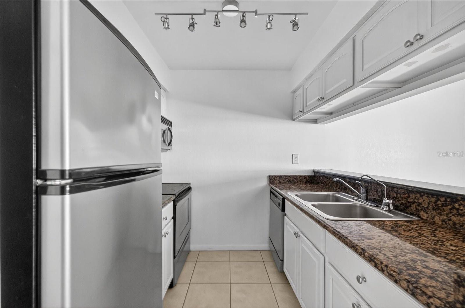 THE PRESERVE AT SOUTH TAMPA A - Residential Lease