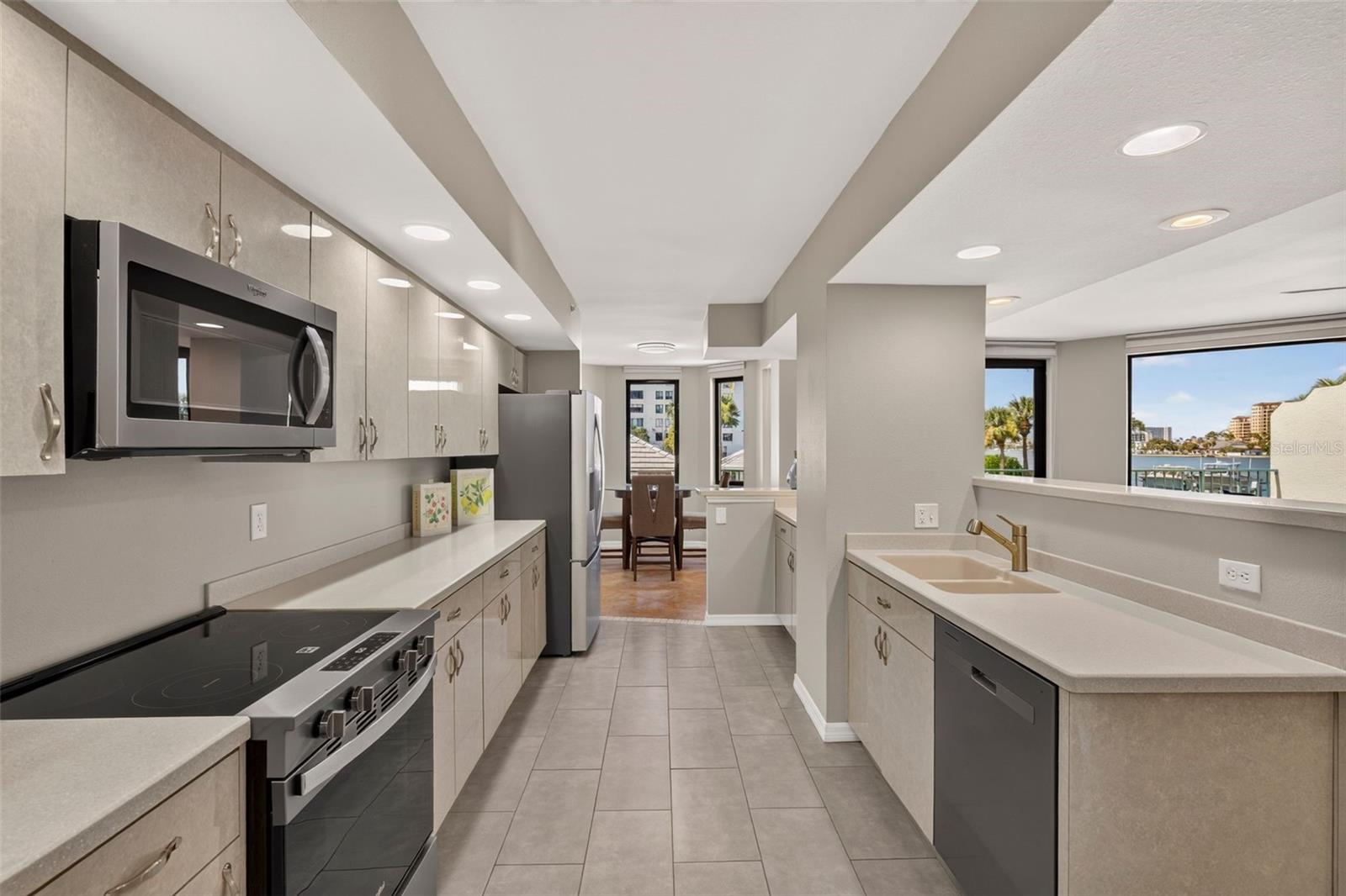 670 ISLAND WAY 207