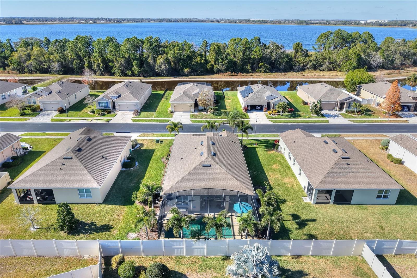 LAKESIDE LANDINGS PH 01 - Residential