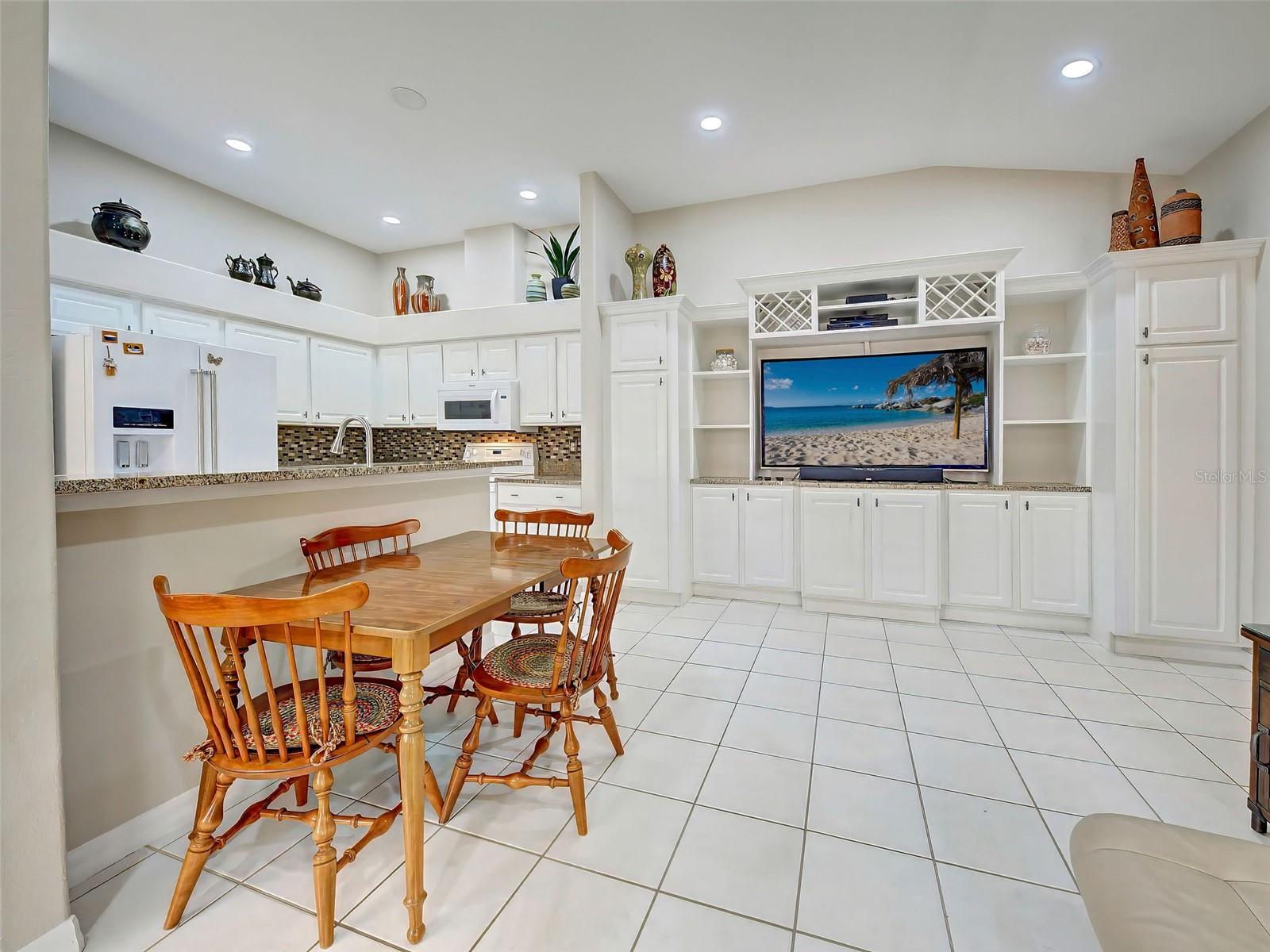 VISTA DEL LAGO - Residential