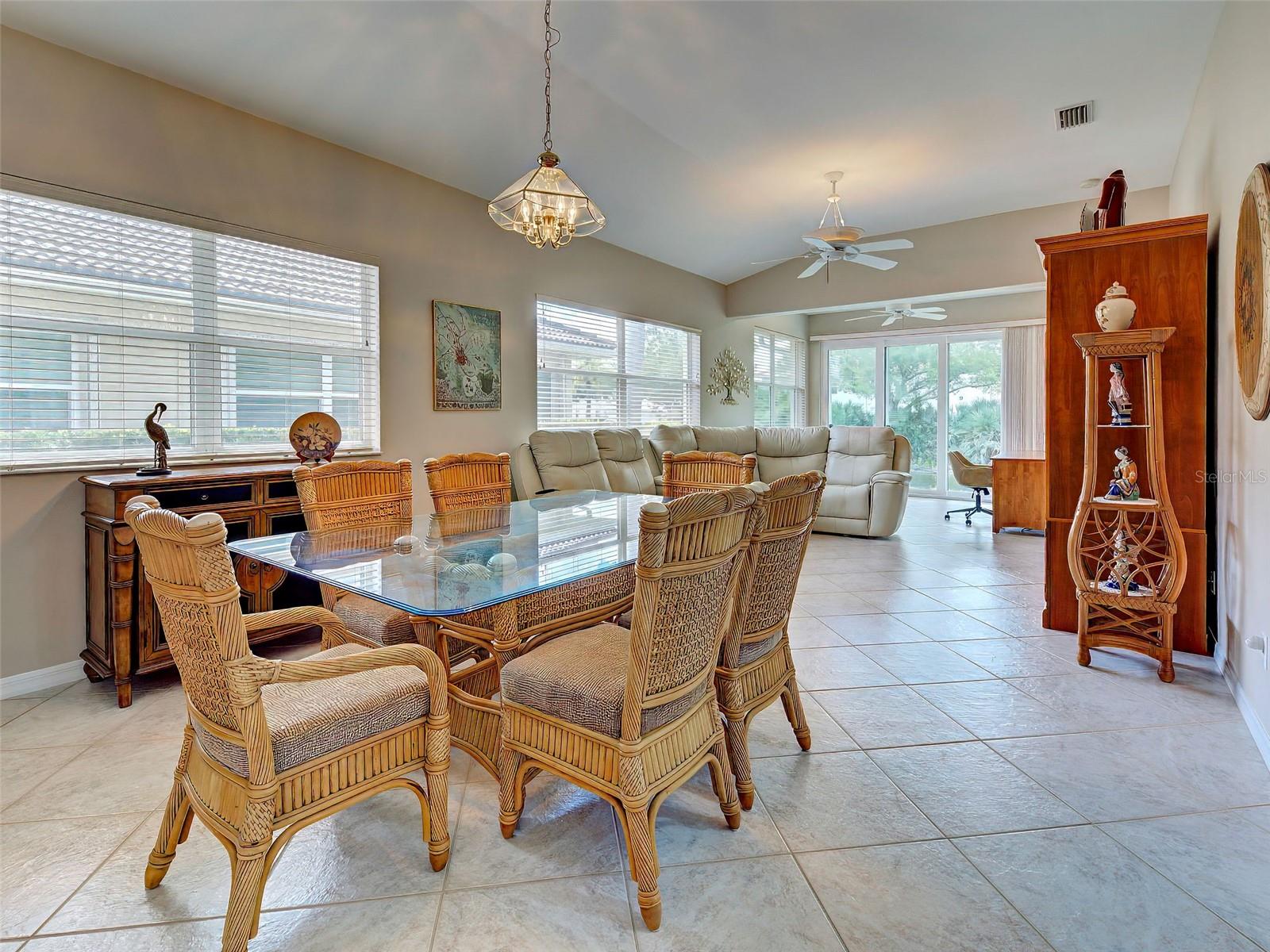 VISTA DEL LAGO - Residential