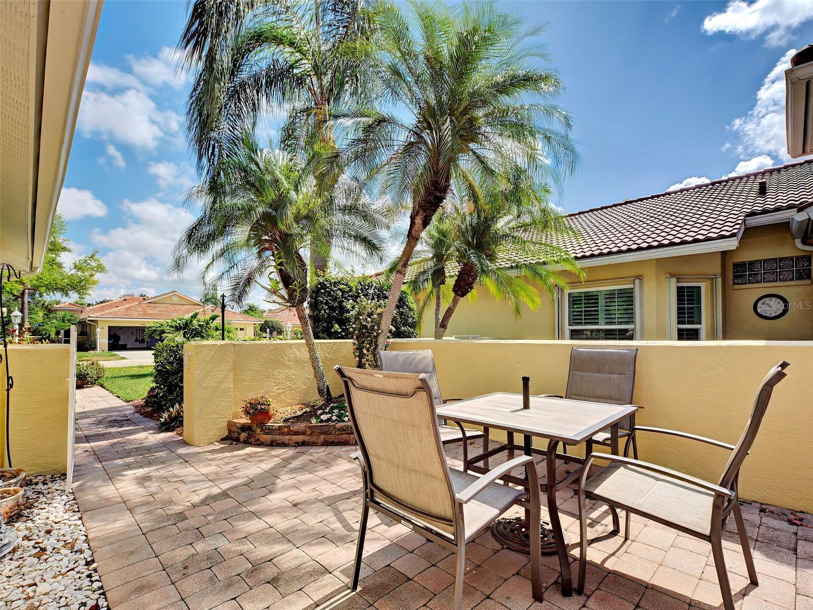 VISTA DEL LAGO - Residential
