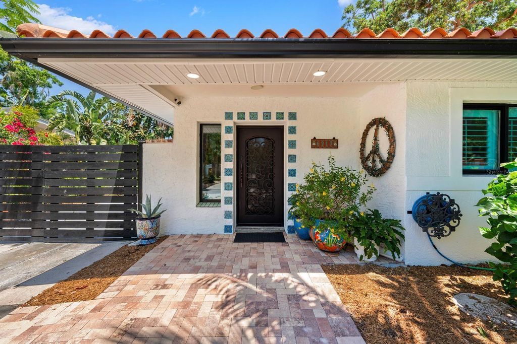 Photo of 6213 12th Avenue S, Gulfport, FL 33707 (MLS # TB8375239)