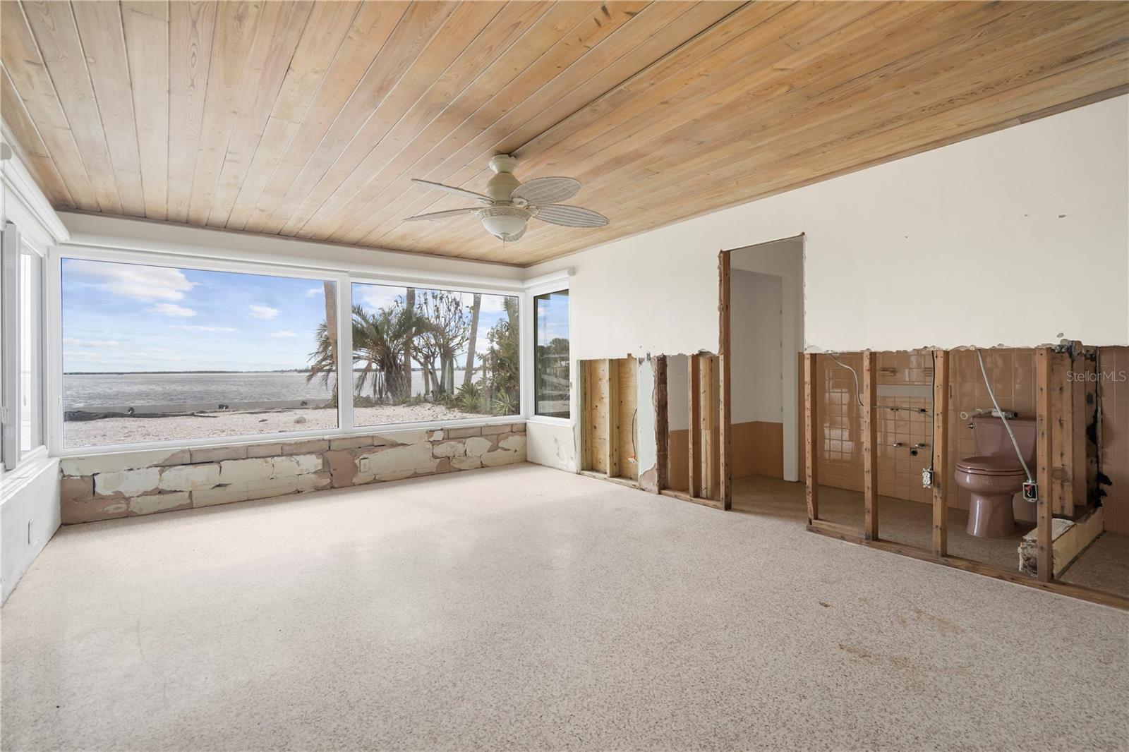 POINT OF PINES - Residential