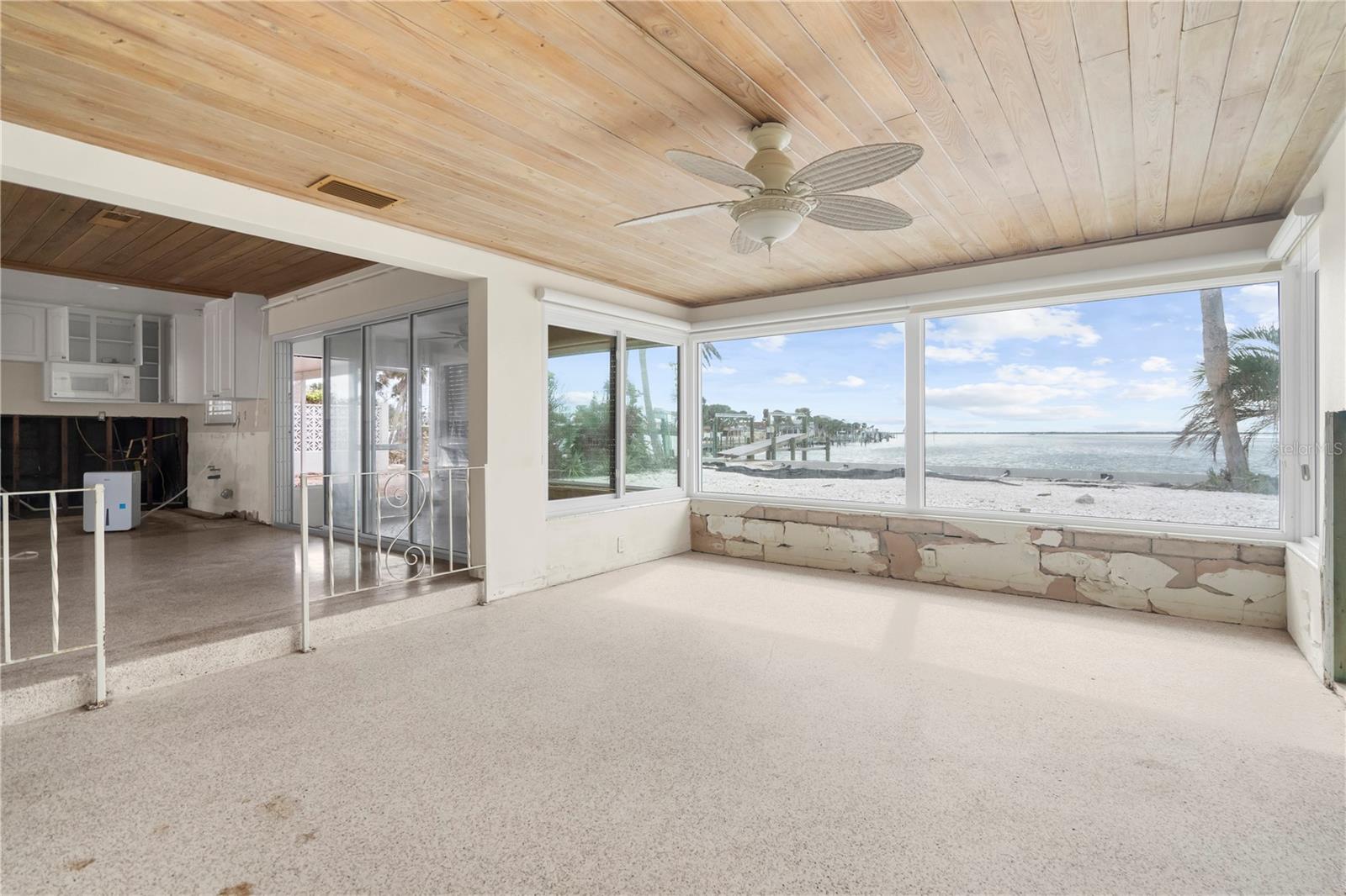 POINT OF PINES - Residential