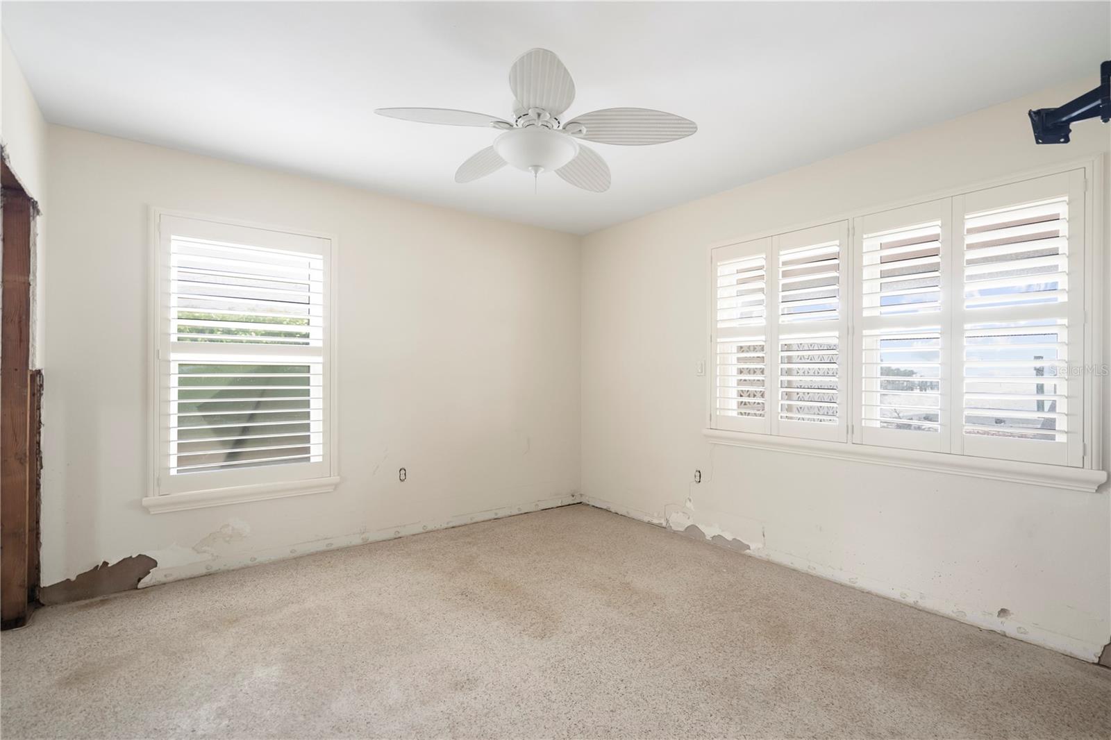 POINT OF PINES - Residential