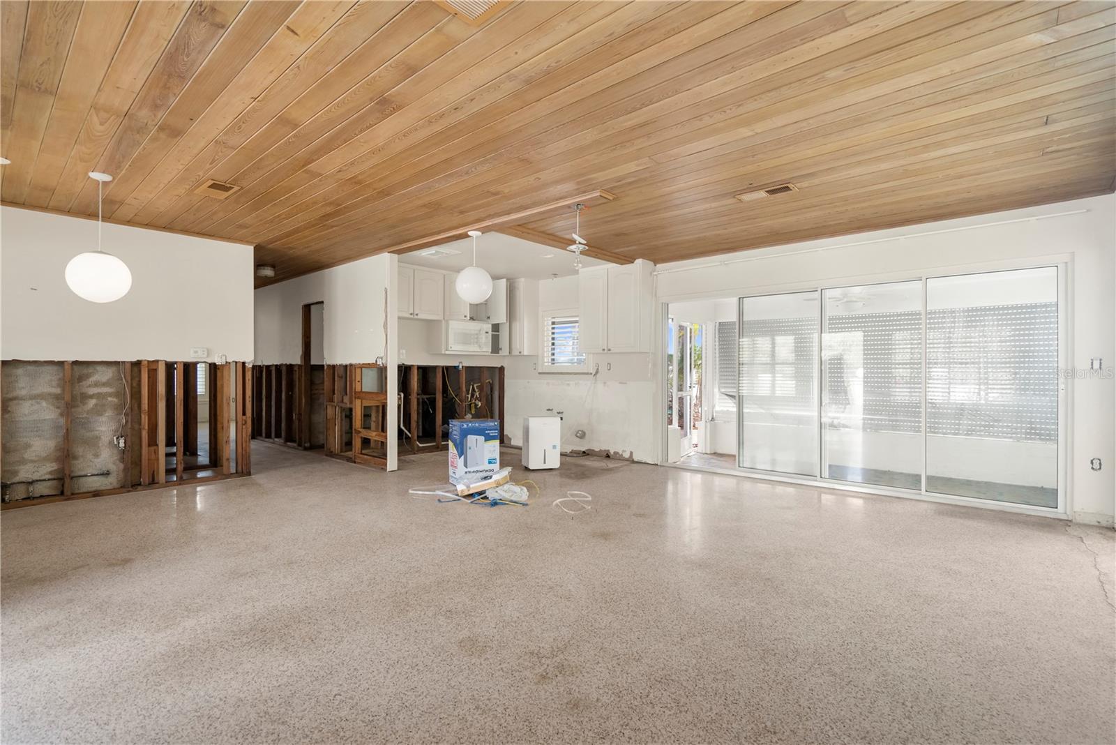 POINT OF PINES - Residential