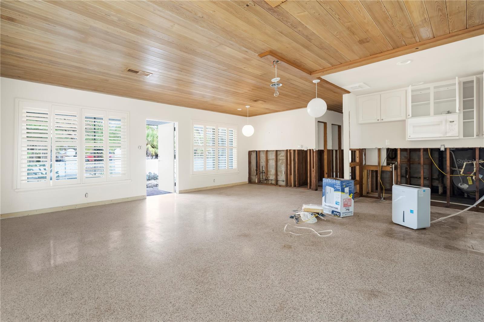 POINT OF PINES - Residential