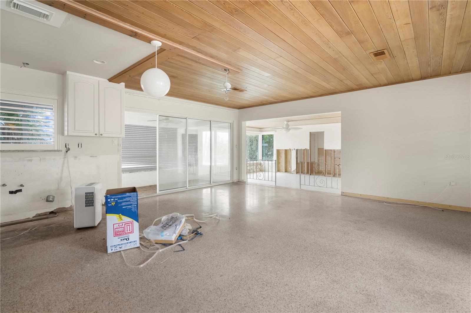 POINT OF PINES - Residential