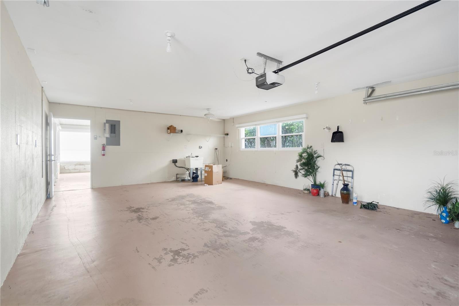POINT OF PINES - Residential