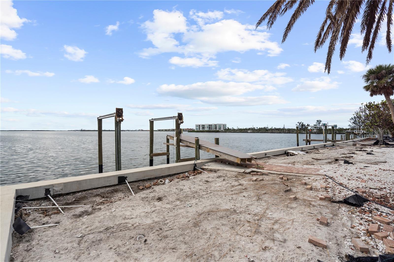 POINT OF PINES - Residential