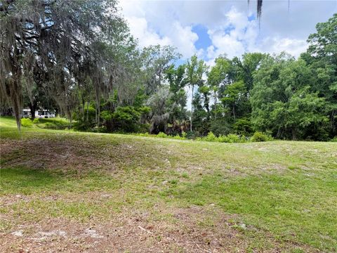 Tiny photo for 127 Royal Palm Drive, Leesburg, FL 34748 (MLS # R4911299)